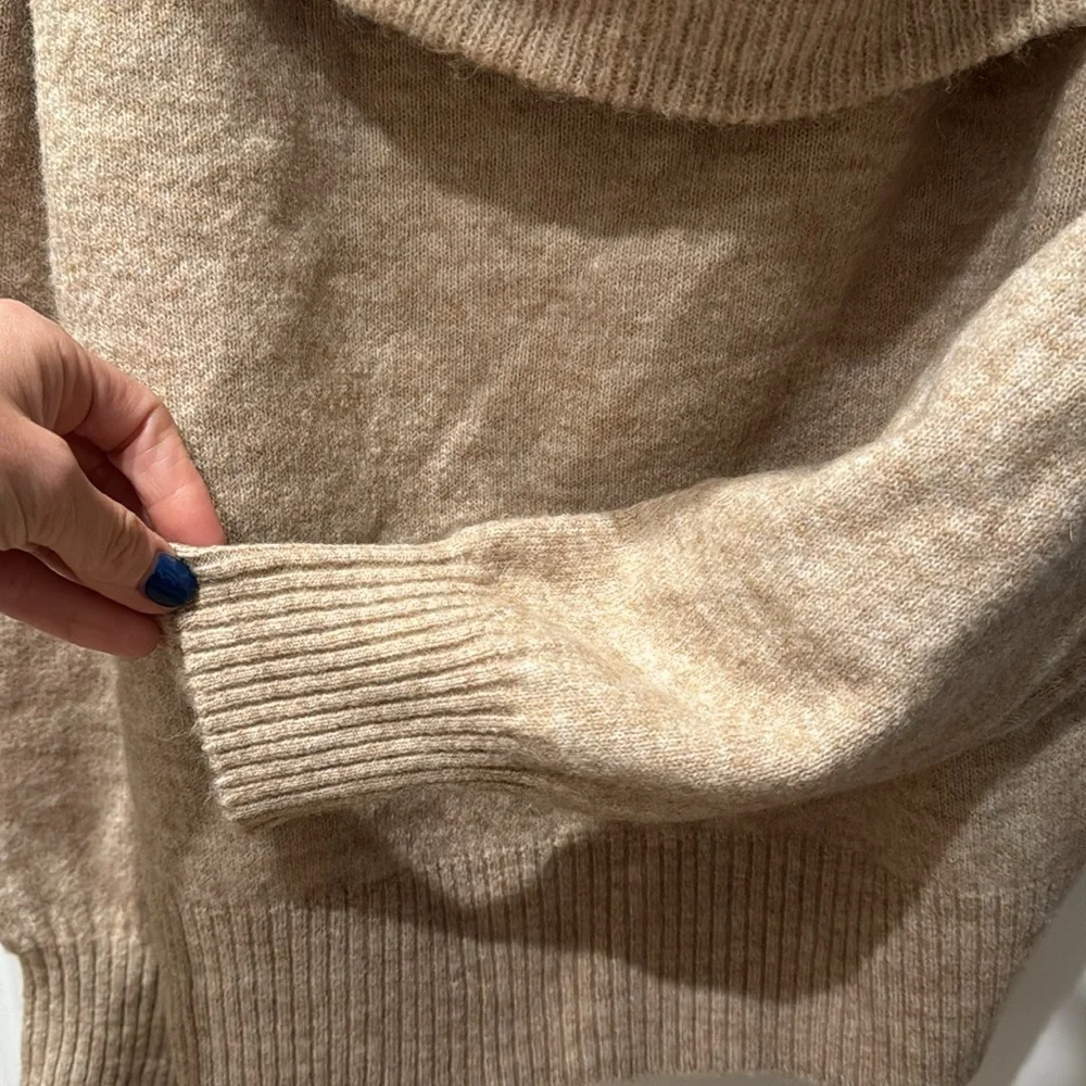 H&M off the shoulder sweater - Picture 3 of 3